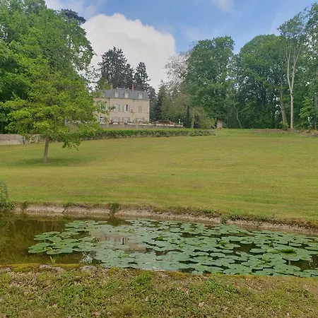 Couette-café Château De Montsablé 3*