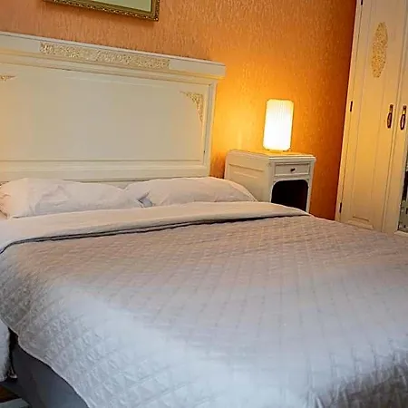 Nocleg ze śniadaniem Chateau De Montsable 3*