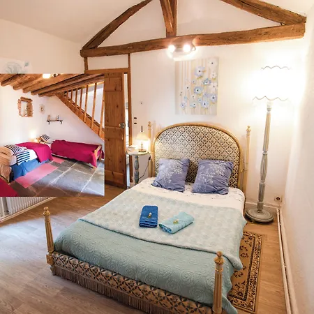 Bed & Breakfast Château De Montsablé 3*